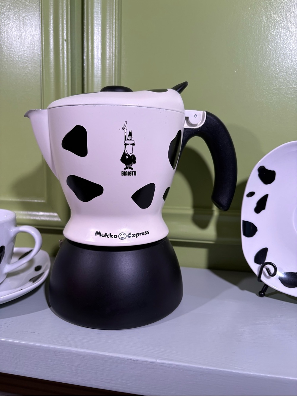 Bialetti Mukka Express Black & White Stovetop Espresso Maker, cups and saucers